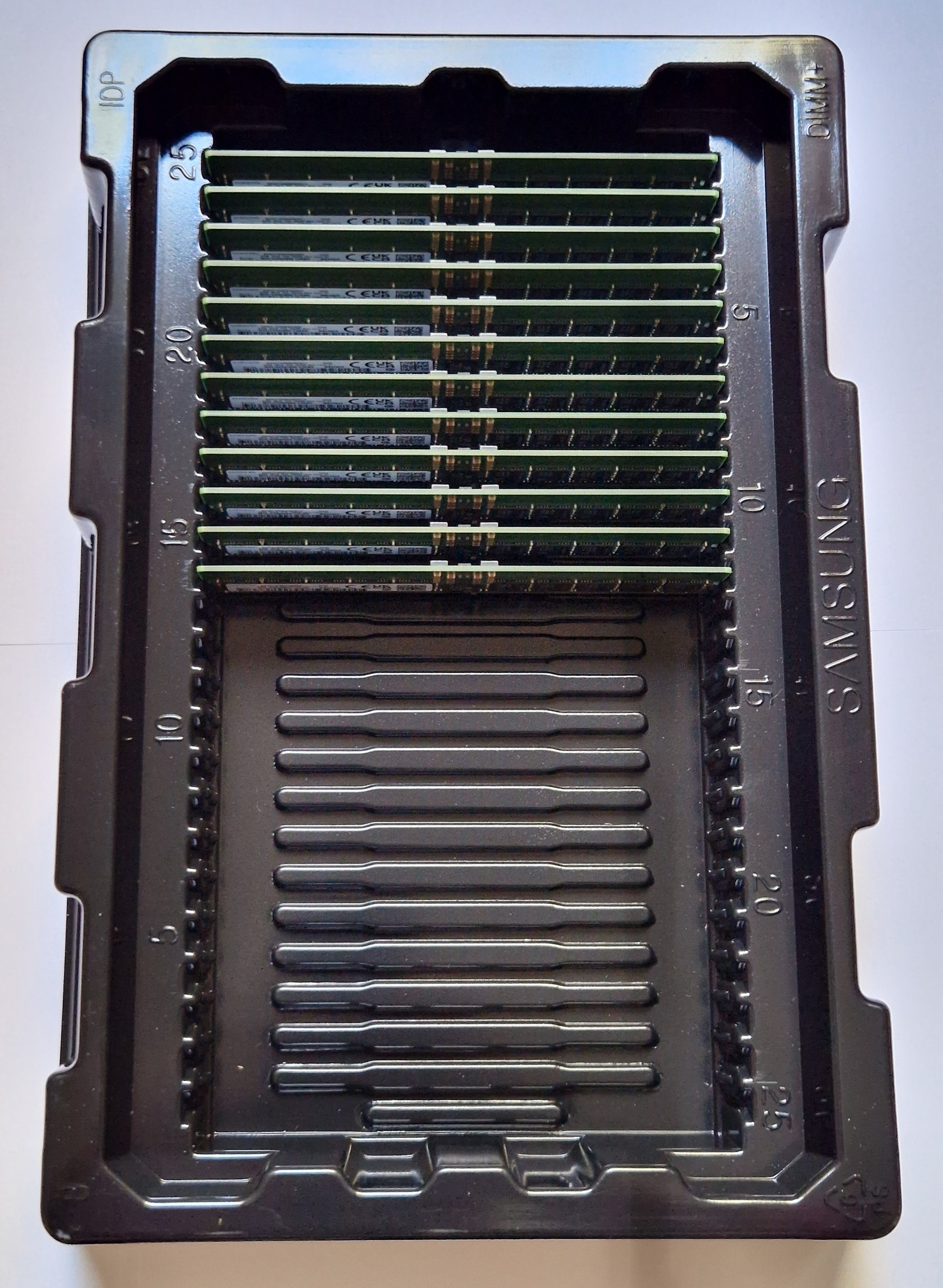 Boîtier Tray Samsung DDR5 RDIMM 32GB M321R4GA3BB6